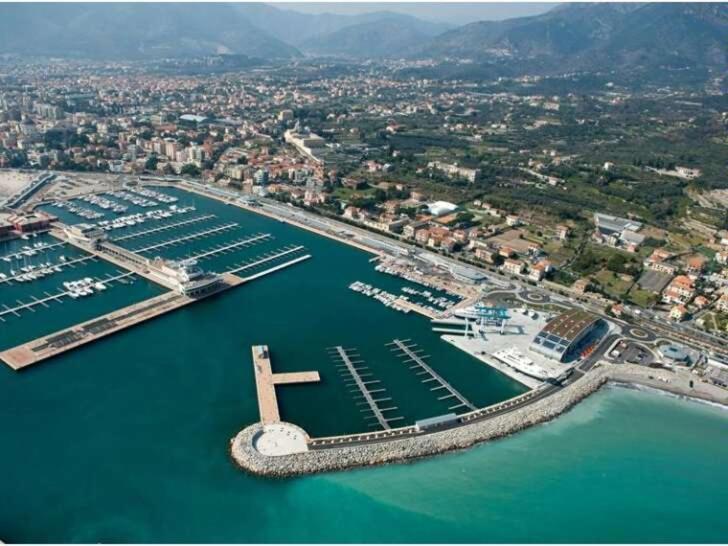 Loano-Marina Spiaggia, Mare, A 5 Stelle Dış mekan fotoğraf